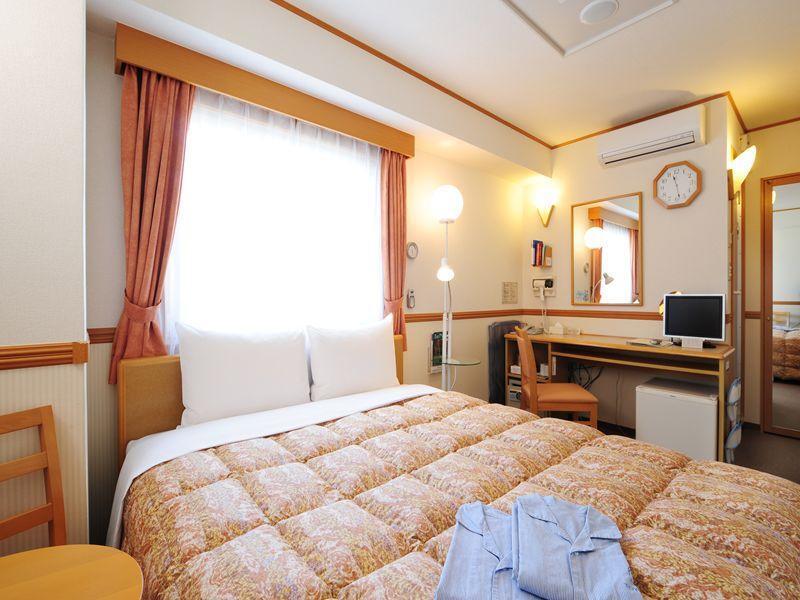 Toyoko Eki Nishi Guchi Hiroba Hotel 3*